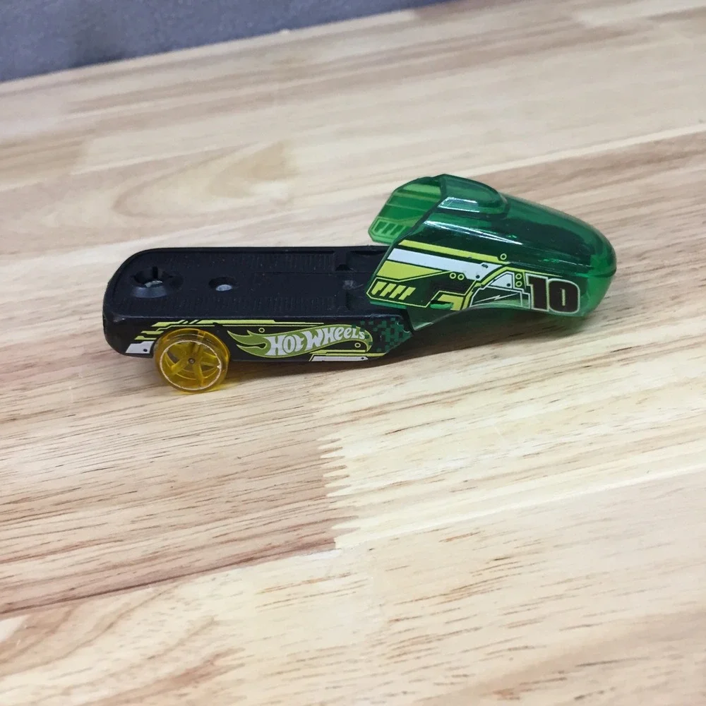 Hot‎ Wheels Diecast Lot Steamin Gleamin Semi Truck International Airport Bus 4pc